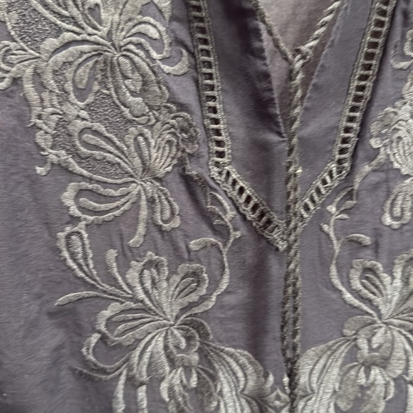 Chicos Embroidered Tunic top Women’s SZ 4/20-22 Navy Y neck cotton EUC summer - Picture 4 of 8